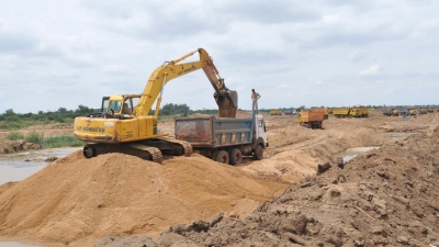 Punjab plunges into sand crisis as AAP govt sits on mines | Punjab plunges into sand crisis as AAP govt sits on mines
