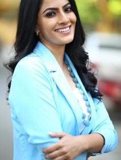 Varalaxmi Sarathkumar: Relation between Samantha's role, mine in 'Yashoda' will be interesting | Varalaxmi Sarathkumar: Relation between Samantha's role, mine in 'Yashoda' will be interesting