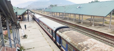 Kashmir to get its first electric train on Gandhi Jayanti | Kashmir to get its first electric train on Gandhi Jayanti