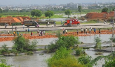 Fly ash bund burst inundates five villages, contaminates river near Nagpur | Fly ash bund burst inundates five villages, contaminates river near Nagpur