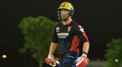 IPL 2021: De Villiers hits ton in RCB's first practice match | IPL 2021: De Villiers hits ton in RCB's first practice match