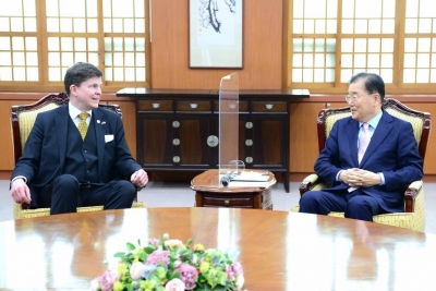 S. Korean FM meets Swedish parliamentary speaker | S. Korean FM meets Swedish parliamentary speaker