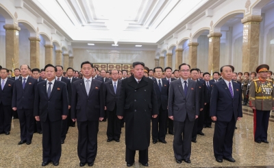 Kim Jong-un visits late father's mausoleum | Kim Jong-un visits late father's mausoleum