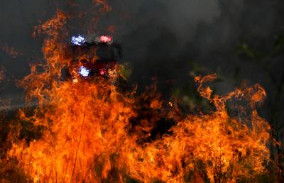 Extra fire-fighting aircraft called in amid South Australia heatwave | Extra fire-fighting aircraft called in amid South Australia heatwave