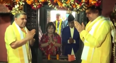 Deuba offers prayers at temples in Varanasi | Deuba offers prayers at temples in Varanasi