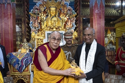 Dalai Lama greets President Kovind on 76th b'day | Dalai Lama greets President Kovind on 76th b'day