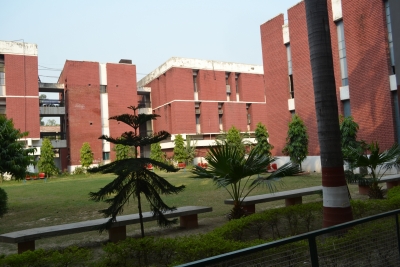 After criticism, AMU extends tenure of sacked doctors | After criticism, AMU extends tenure of sacked doctors