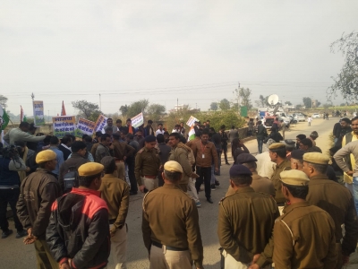 Lukewarm response to shutdown call in Gurugram, cops keep wary eye | Lukewarm response to shutdown call in Gurugram, cops keep wary eye