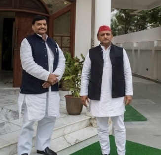 Akhilesh-Shivpal to campaign together for municipal polls | Akhilesh-Shivpal to campaign together for municipal polls