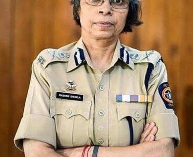 Political phone-snooping case: Bombay HC quashes FIRs against woman IPS officer | Political phone-snooping case: Bombay HC quashes FIRs against woman IPS officer
