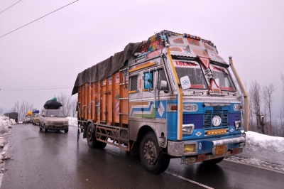 Jammu-Srinagar Highway opens for traffic | Jammu-Srinagar Highway opens for traffic