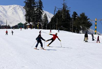 At minus 7 degrees, Gulmarg's ski slopes beckon winter sports lovers | At minus 7 degrees, Gulmarg's ski slopes beckon winter sports lovers