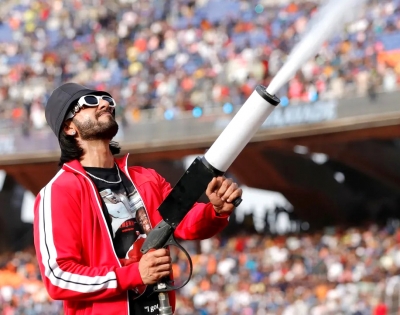 Ranveer Singh, Rehman enthrall spectators at IPL closing ceremony | Ranveer Singh, Rehman enthrall spectators at IPL closing ceremony