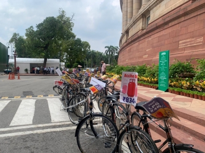 Rahul Gandhi rides bicycle to Parliament to protest fuel hike | Rahul Gandhi rides bicycle to Parliament to protest fuel hike