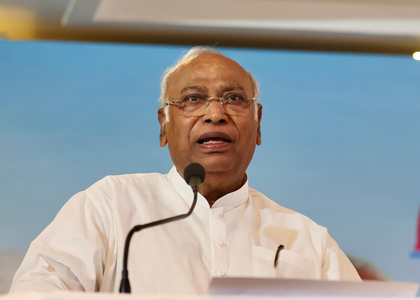 Mallikarjun Kharge discharged from Bengaluru hospital after pacemaker implantation | Mallikarjun Kharge discharged from Bengaluru hospital after pacemaker implantation