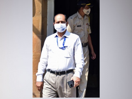 Antilia bomb scare case: Mumbai cop Sachin Waze suspended | Antilia bomb scare case: Mumbai cop Sachin Waze suspended
