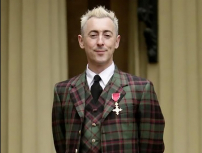 Alan Cumming returns his Officer of the British Empire honour | Alan Cumming returns his Officer of the British Empire honour Alan Cumming returns his Officer of the British Empire honour | Alan Cumming returns his Officer of the British Empire honour