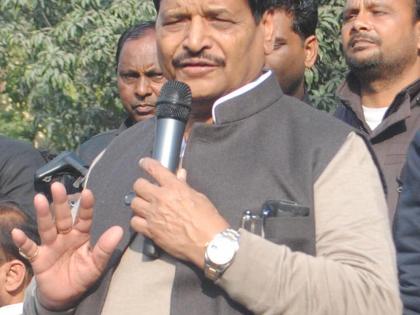Midnight drama in Lucknow after SP leader Shivpal Yadav's personal secretary detained | Midnight drama in Lucknow after SP leader Shivpal Yadav's personal secretary detained Midnight drama in Lucknow after SP leader Shivpal Yadav's personal secretary detained | Midnight drama in Lucknow after SP leader Shivpal Yadav's personal secretary detained