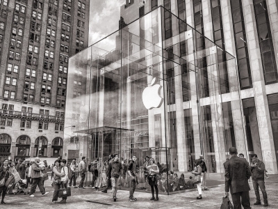 Apple NY retail store workers begin efforts to form a union | Apple NY retail store workers begin efforts to form a union