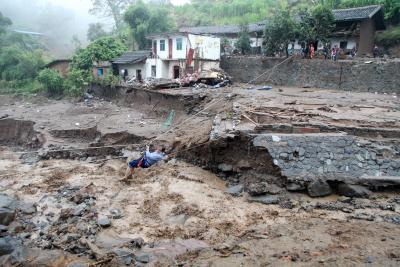 Heavy downpours affect over 100,000 in China's Sichuan | Heavy downpours affect over 100,000 in China's Sichuan