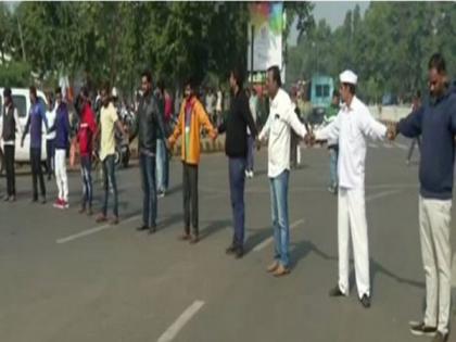 Odisha Congress makes human chain to support nationwide trade union strike | Odisha Congress makes human chain to support nationwide trade union strike