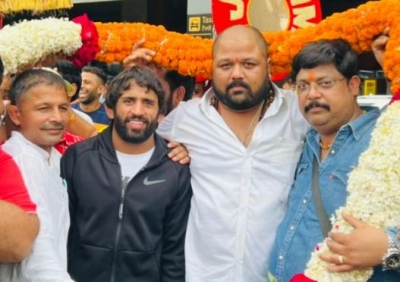 Bajrang Punia given hero's welcome, Gaurav says wrestler 'will win Gold in Paris' | Bajrang Punia given hero's welcome, Gaurav says wrestler 'will win Gold in Paris' Bajrang Punia given hero's welcome, Gaurav says wrestler 'will win Gold in Paris' | Bajrang Punia given hero's welcome, Gaurav says wrestler 'will win Gold in Paris'