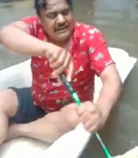 Actor Mansoor Ali Khan's boat ride in Chennai floodwaters makes a splash | Actor Mansoor Ali Khan's boat ride in Chennai floodwaters makes a splash