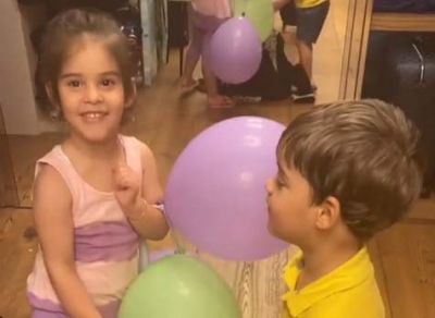 Karan Johar's three-year-old twins turn singers | Karan Johar's three-year-old twins turn singers