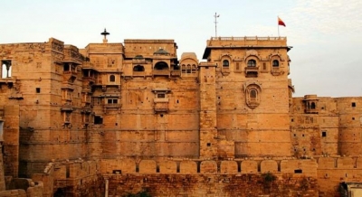 Jaisalmer hit hard by sand storm, Golden Fort's pole damaged | Jaisalmer hit hard by sand storm, Golden Fort's pole damaged