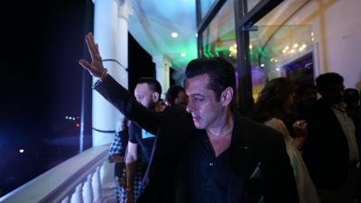 Salman Khan hitches onto the 'brandwagon' with newfound swag | Salman Khan hitches onto the 'brandwagon' with newfound swag