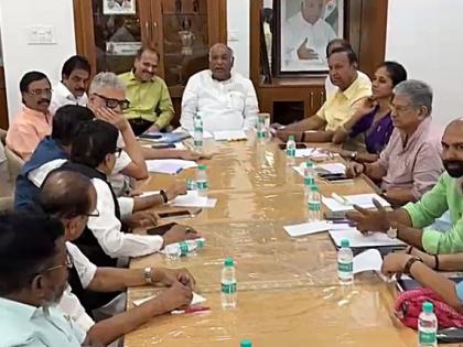 Kharge meets INDIA floor leaders, asks govt to reveal agenda of Parliament's special session | Kharge meets INDIA floor leaders, asks govt to reveal agenda of Parliament's special session Kharge meets INDIA floor leaders, asks govt to reveal agenda of Parliament's special session | Kharge meets INDIA floor leaders, asks govt to reveal agenda of Parliament's special session