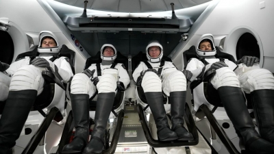 US astronauts complete first commercial spacewalk | US astronauts complete first commercial spacewalk US astronauts complete first commercial spacewalk | US astronauts complete first commercial spacewalk