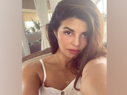 Jacqueline Fernandez shares stunning 'no make-up' selfies | Jacqueline Fernandez shares stunning 'no make-up' selfies