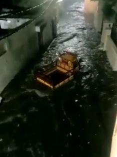 Heavy rains batter Hyderabad, inundate low-lying areas | Heavy rains batter Hyderabad, inundate low-lying areas
