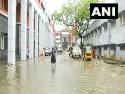 Rainwater enters ESI hospital in Chennai after heavy rains | Rainwater enters ESI hospital in Chennai after heavy rains