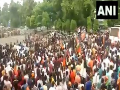 Mamita Meher murder case: BJP youth wing 'gheraoes' Odisha Assembly demanding Dibya Shankar Mishra's removal from State Cabinet | Mamita Meher murder case: BJP youth wing 'gheraoes' Odisha Assembly demanding Dibya Shankar Mishra's removal from State Cabinet
