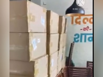 Delhi Police seizes 105 oxygen concentrators from Khan Market restaurants, owner on run | Delhi Police seizes 105 oxygen concentrators from Khan Market restaurants, owner on run