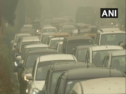 Dense fog disrupts traffic, train and flight services in Delhi-NCR | Dense fog disrupts traffic, train and flight services in Delhi-NCR