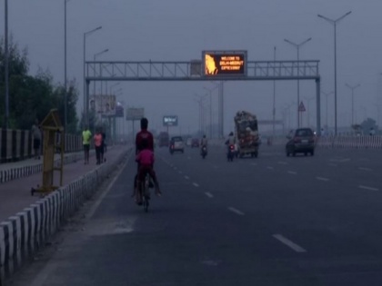 Delhi wakes up to 'poor' air quality | Delhi wakes up to 'poor' air quality
