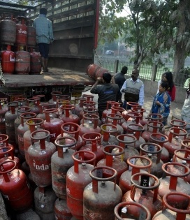 Cooking gas prices may see monthly revision to contain subsidy | Cooking gas prices may see monthly revision to contain subsidy