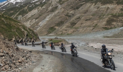 Ride across Umling La, the highest motorable pass in the world | Ride across Umling La, the highest motorable pass in the world