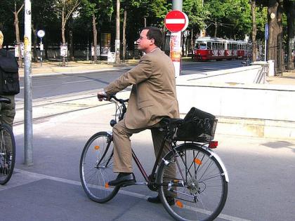 Study reveals cycling to work linked to higher risk of injury-related hospitalisation | Study reveals cycling to work linked to higher risk of injury-related hospitalisation