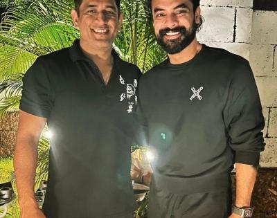 'Great role model': Tovino Thomas has his fanboy moment with M.S. Dhoni | 'Great role model': Tovino Thomas has his fanboy moment with M.S. Dhoni 'Great role model': Tovino Thomas has his fanboy moment with M.S. Dhoni | 'Great role model': Tovino Thomas has his fanboy moment with M.S. Dhoni