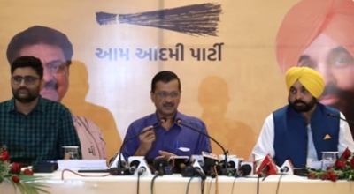 Gujarat polls: Kejriwal asks people to pick up CM candidate | Gujarat polls: Kejriwal asks people to pick up CM candidate