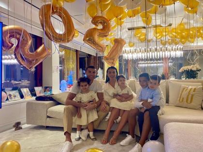 Let's turn 2021 into a turning point: Ronaldo greets fans on New Year | Let's turn 2021 into a turning point: Ronaldo greets fans on New Year Let's turn 2021 into a turning point: Ronaldo greets fans on New Year | Let's turn 2021 into a turning point: Ronaldo greets fans on New Year