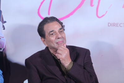 Dharmendra sad to see the condition of his favourite theatre in Ludhiana | Dharmendra sad to see the condition of his favourite theatre in Ludhiana