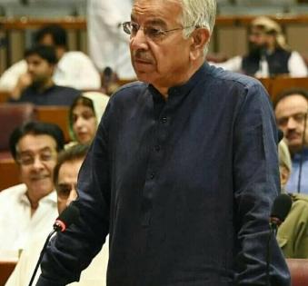 Pak Def Minister suggests operating markets in the day amid acute power crisis | Pak Def Minister suggests operating markets in the day amid acute power crisis