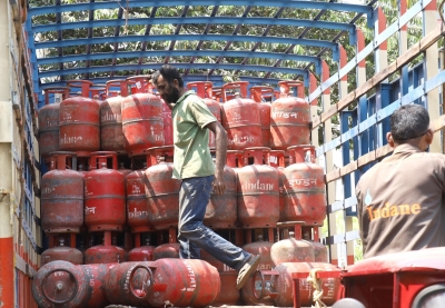 3 free LPG cylinders likely again for Ujjawala subscribers | 3 free LPG cylinders likely again for Ujjawala subscribers