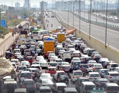 Delhi borders witness traffic congestion as curbs ease | Delhi borders witness traffic congestion as curbs ease