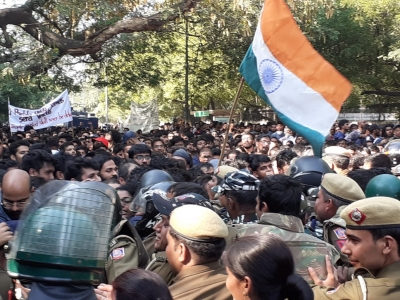 JNU protest leads to massive traffic snarls in central Delhi | JNU protest leads to massive traffic snarls in central Delhi